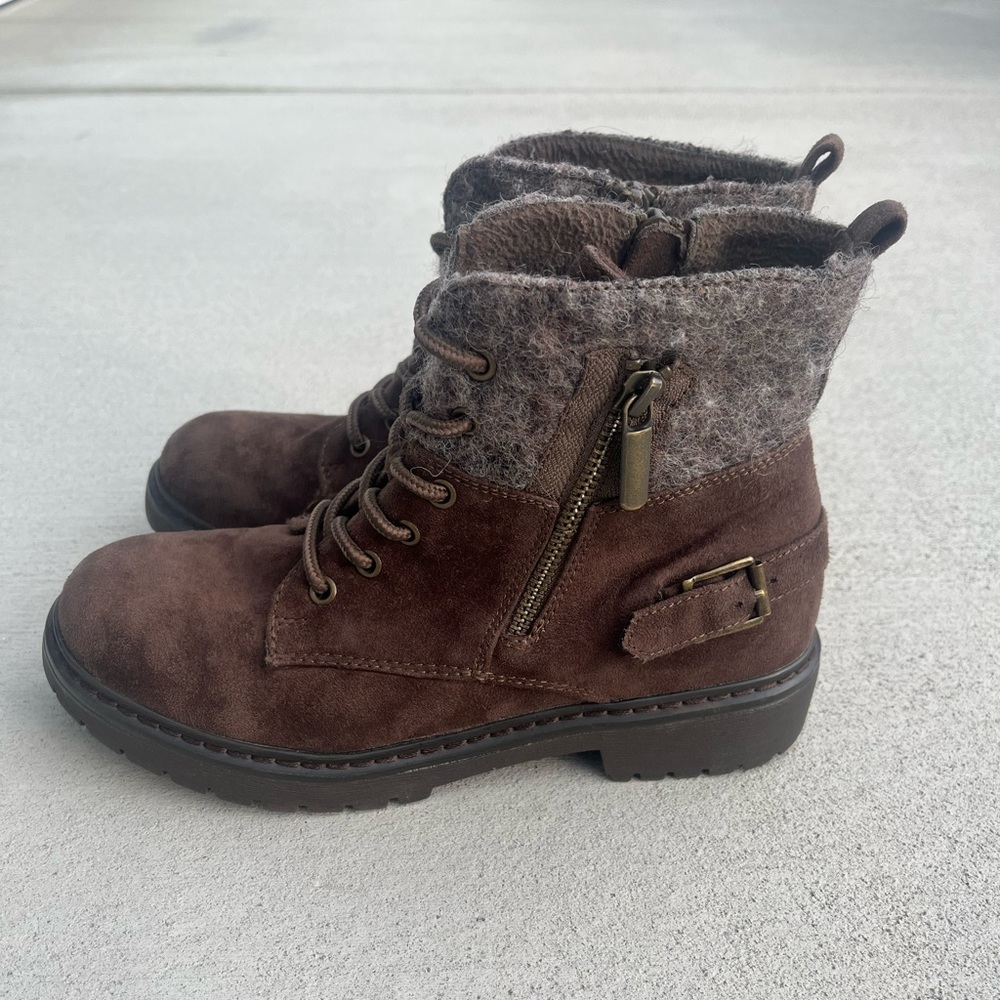 Brown Natural Reflections Boots, Women’s Size 6